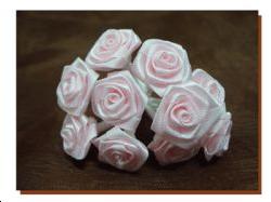 12 Mini roses ourlées satin rose