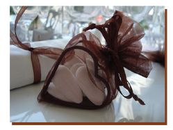 4 sachets organdi coeur chocolat