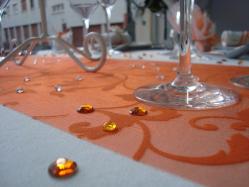 50 diamants deco de table strass orange