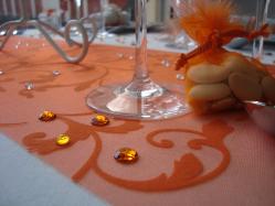 50 diamants deco de table strass orange